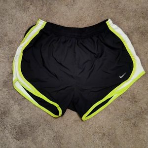 Women's M Nike Short